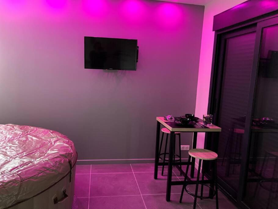 Saint-Germain-lès-Corbeil Spa Le Love מראה חיצוני תמונה
