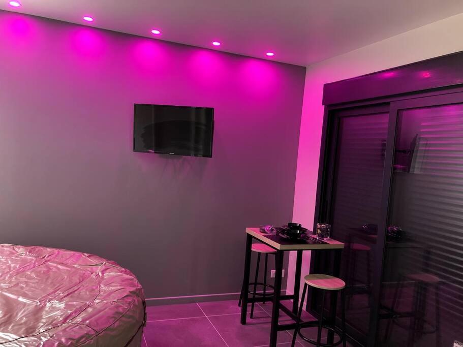 Saint-Germain-lès-Corbeil Spa Le Love מראה חיצוני תמונה